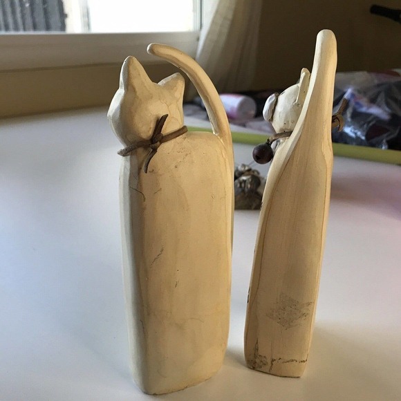 Figurines Unbranded Carved Pair White Kittens Bells & Graphics Pre-Owned - Picture 4 of 7